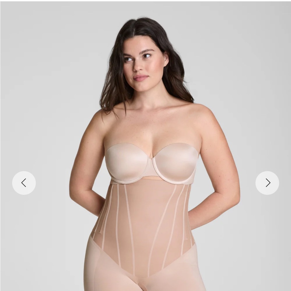 SPANX supersculpt Total Contour High Waisted Mid-Thigh Short
